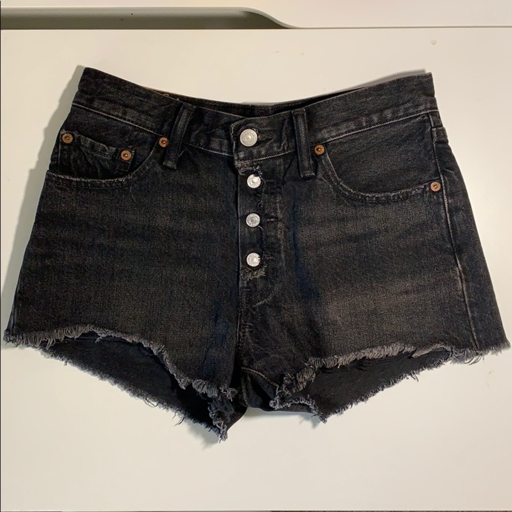 NWOT Distressed Levi 501 Jean Shorts